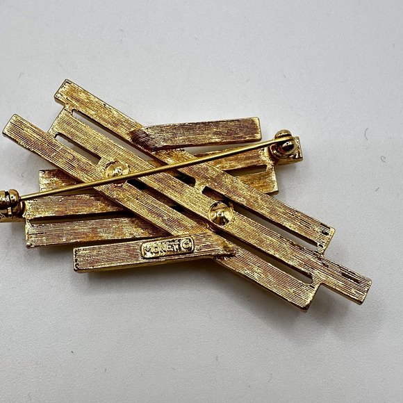 Vintage Monet Brooch Gold Tone Abstract Modernist Pin 1 in x 2.5 in Signed - Picture 2 of 8